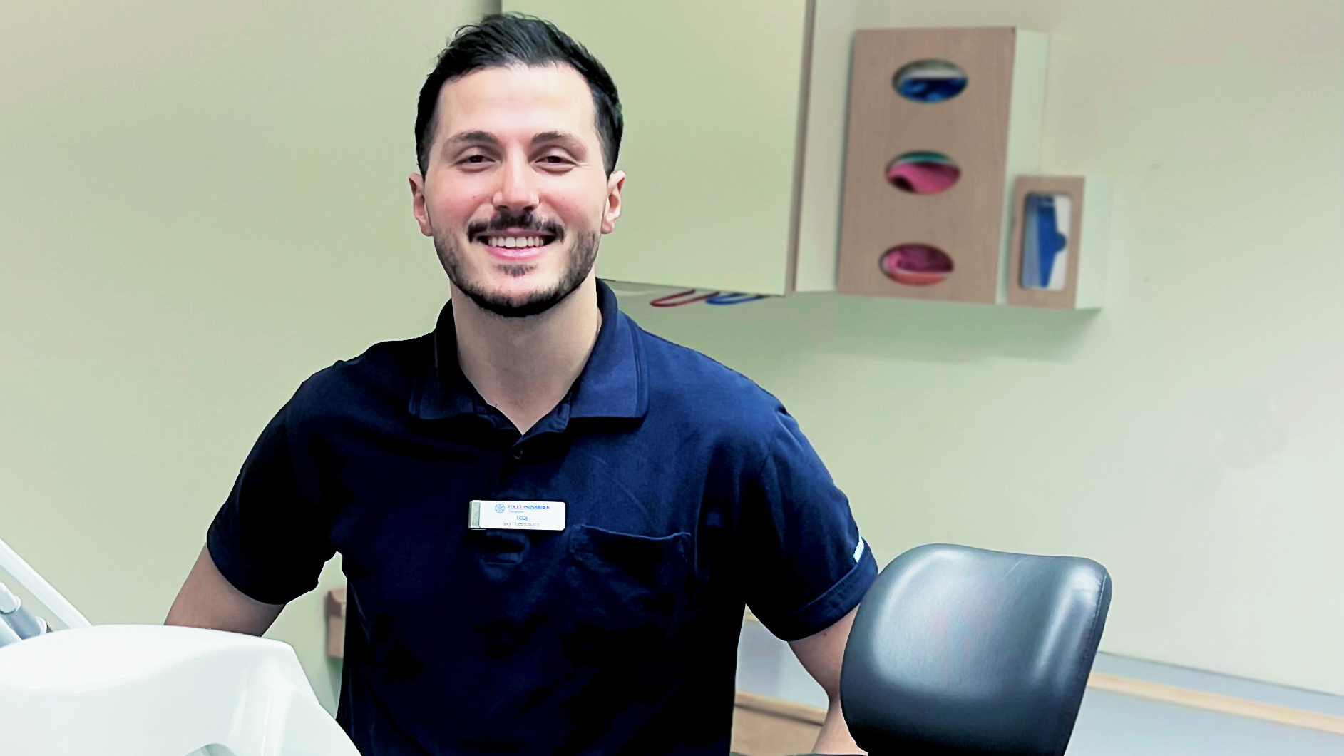 Issa Khoori i behandlingsrummet